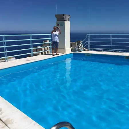 Madeira Sun פונשל